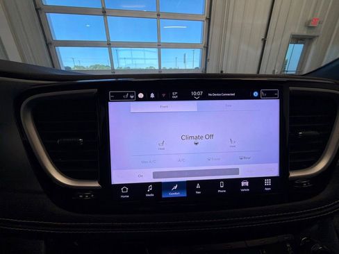 Used 2022 Chrysler Pacifica Touring-L w/ Uconnect Theater Family Group FWD image 32