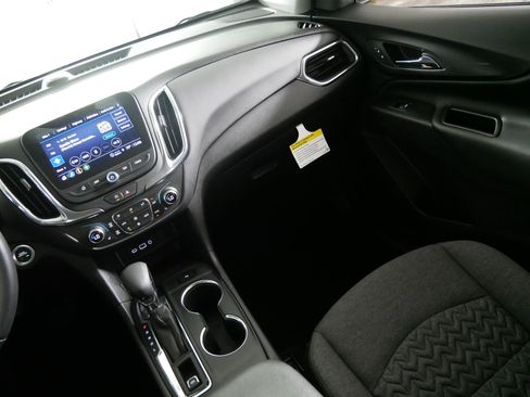 Used 2023 Chevrolet Equinox LT AWD/4WD image 11