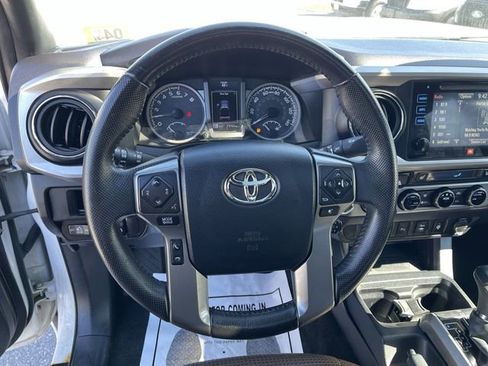Used 2017 Toyota Tacoma Limited w/ Tow Package AWD/4WD image 15