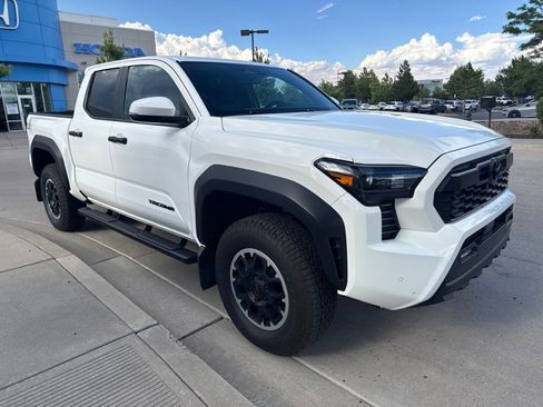 Used 2026 Toyota Tacoma TRD Off-Road w/ TRD Off Road Upgrade Package AWD/4WD image 3
