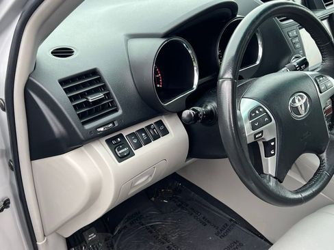 Used 2012 Toyota Highlander Limited w/ Tow Pkg image 11