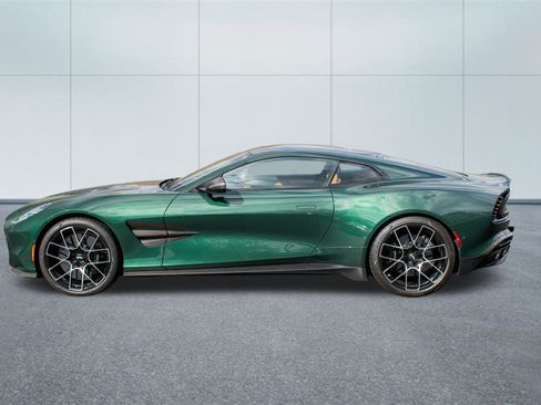 Used 2025 Aston Martin Vanquish RWD image 4
