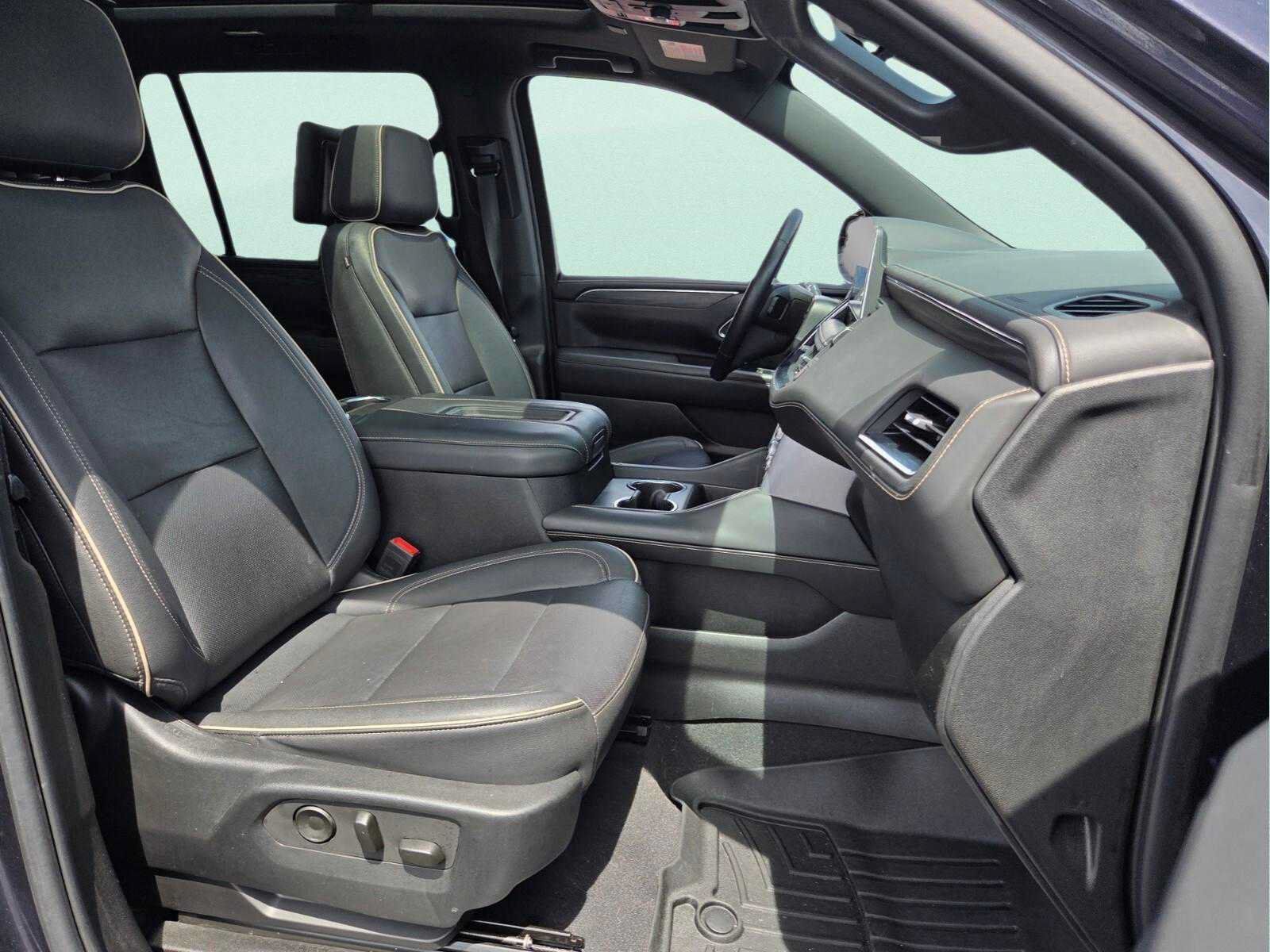 Used 2023 GMC Yukon XL SLT w/ SLT Premium Package AWD/4WD image 23