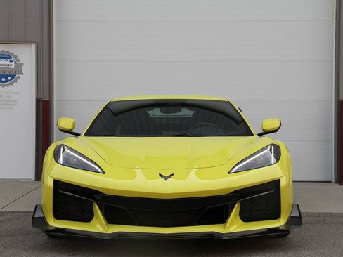 Used 2024 Chevrolet Corvette Z06 w/ Z07 Performance Package RWD image 2