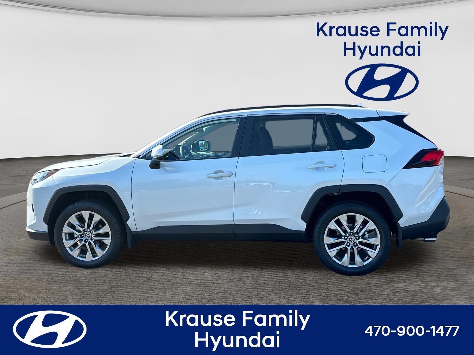 Used 2025 Toyota RAV4 XLE Premium w/ Weather Package FWD image 4