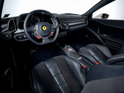Used 2014 Ferrari 458 Italia image 25