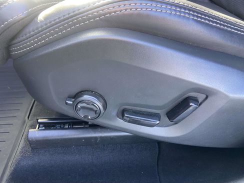 Used 2019 Volvo XC60 T8 Inscription w/ Advanced Package image 18