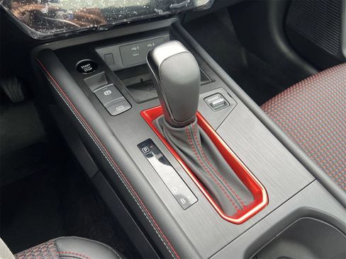 New 2025 Nissan Kicks SR w/ SR Premium Package FWD image 9