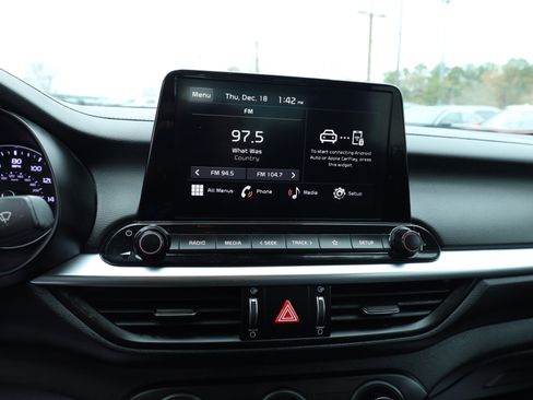 Used 2023 Kia Forte LXS w/ LXS Technology Package image 8