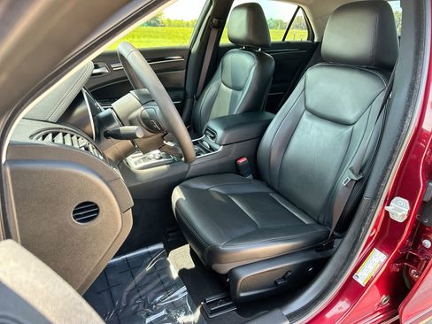 Used 2023 Chrysler 300 Touring L w/ Safetytec Plus Group image 11