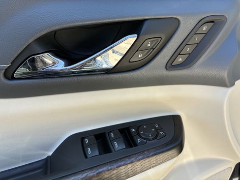 Used 2021 GMC Acadia Denali w/ Denali Technology Package FWD image 25