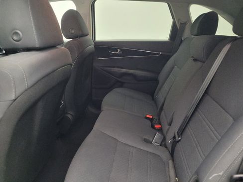 Used 2019 Kia Sorento L FWD image 18