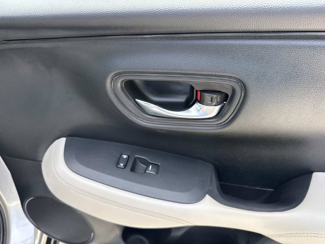 Used 2023 Honda HR-V LX image 14