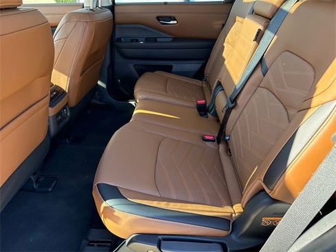 New 2025 Nissan Pathfinder Platinum image 19