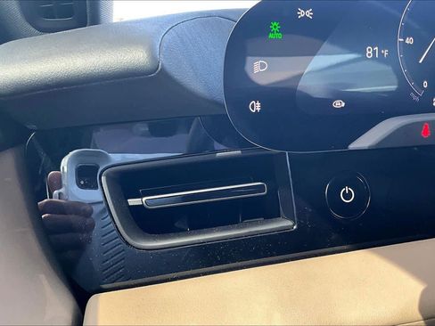 Used 2022 Porsche Taycan image 33