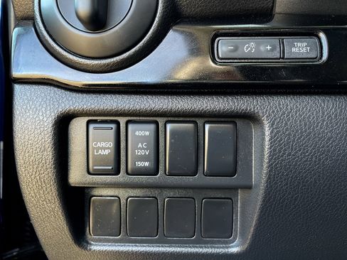 Used 2021 Nissan Titan SV w/ SV Convenience Package image 32