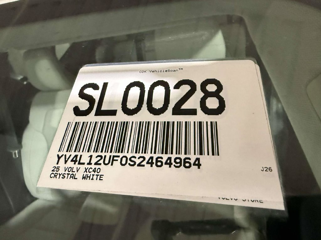 Certified 2025 Volvo XC40 B5 Ultra w/ Protection Package Premier AWD/4WD image 8