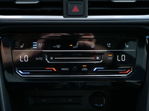 New 2025 Volkswagen Taos SEL image 8