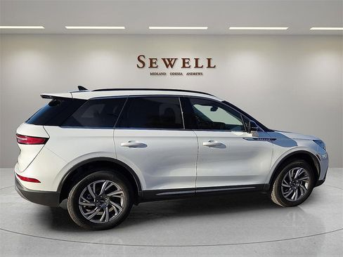 New 2026 Lincoln Corsair Premiere image 5