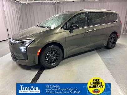 New 2027 Chrysler Pacifica Select w/ S Appearance Package