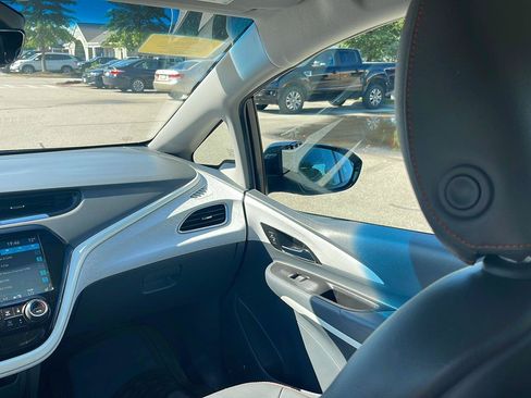 Used 2020 Chevrolet Bolt Premier w/ Infotainment Package FWD image 19