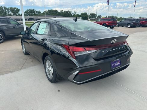 New 2026 Hyundai Elantra SE FWD image 6