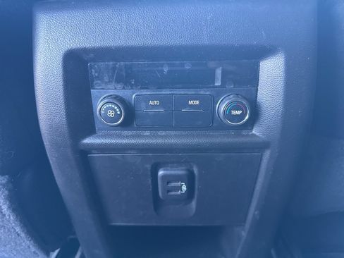 Used 2019 Chevrolet Traverse LT w/ LPO, Floor Liner Package AWD/4WD image 18