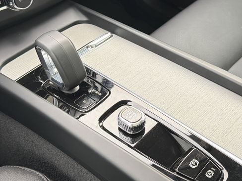 Certified 2025 Volvo XC60 B5 Plus image 26