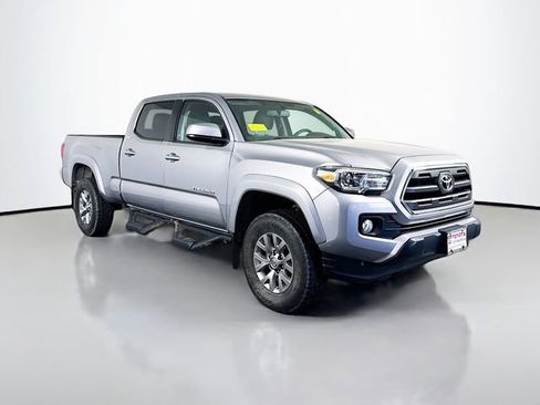 Used 2017 Toyota Tacoma SR5 w/ Tow Package AWD/4WD image 8