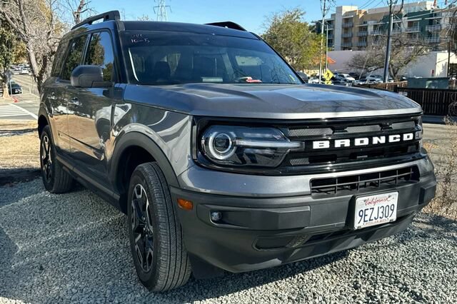 Used 2023 Ford Bronco Sport Outer Banks w/ Tech Package AWD/4WD image 2
