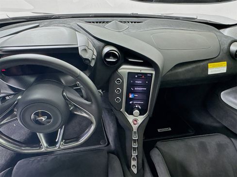 Used 2024 McLaren 750S image 20