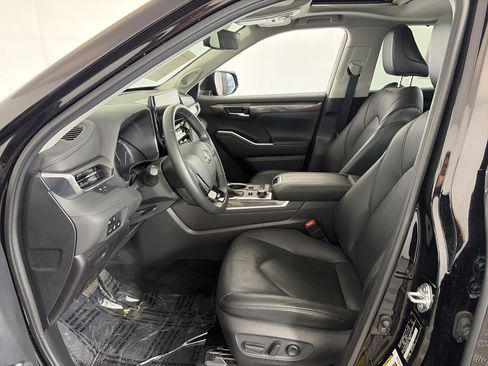 Used 2021 Toyota Highlander Limited AWD/4WD image 6
