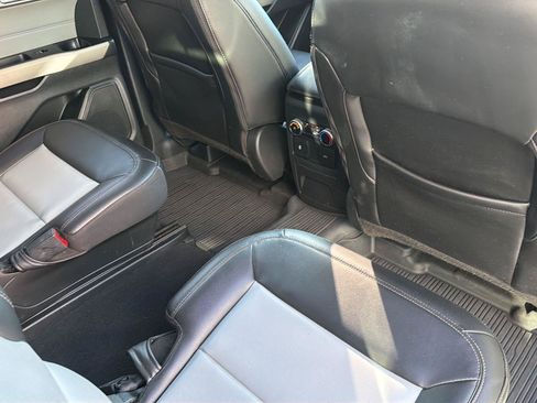 Used 2022 Ford Explorer XLT w/ Equipment Group 202A RWD image 42
