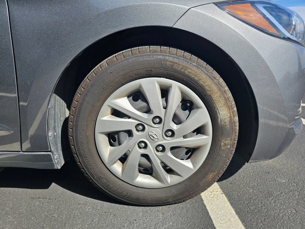 Used 2017 Hyundai Elantra SE FWD image 9
