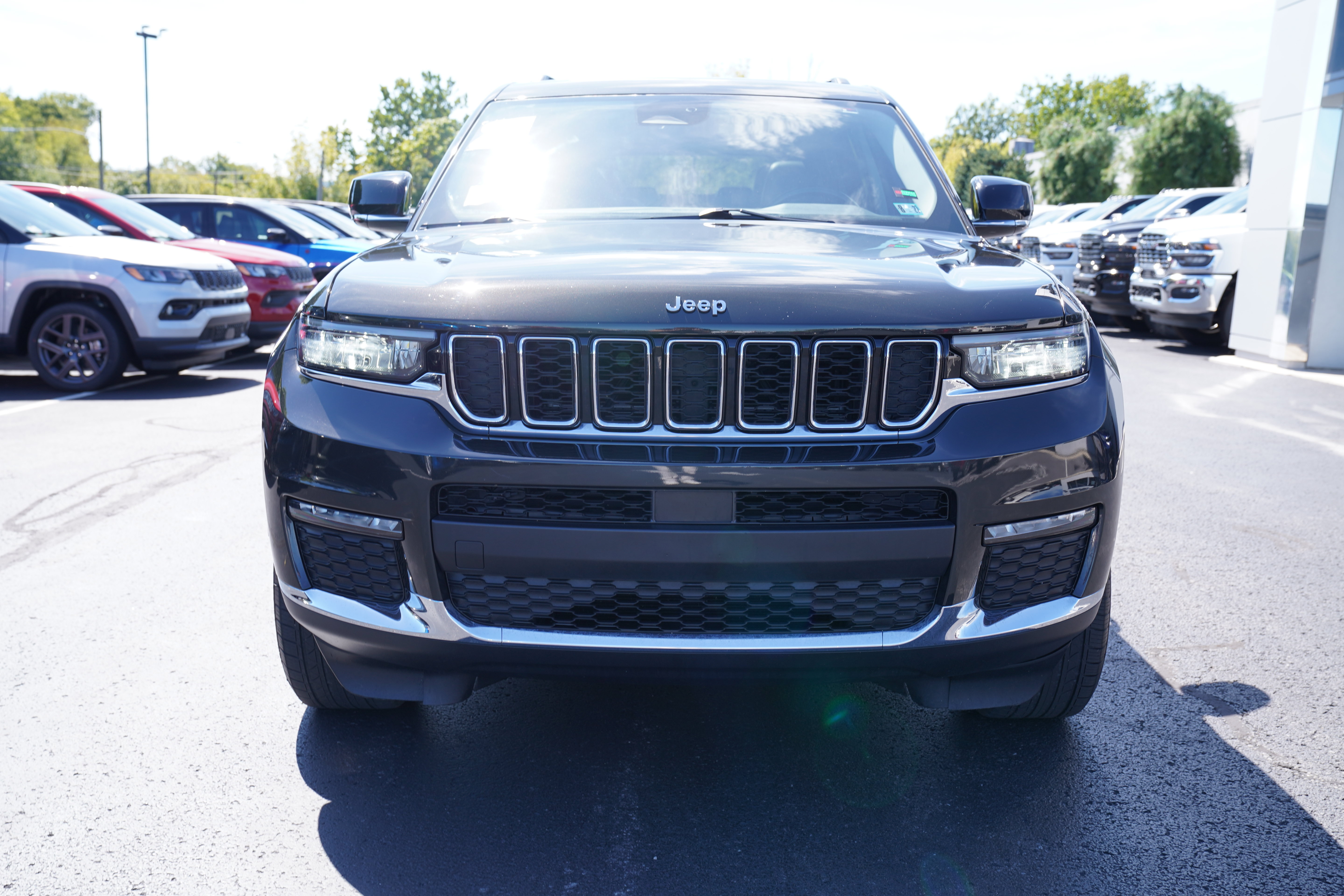 Used 2021 Jeep Grand Cherokee L Limited AWD/4WD image 12