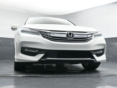 Used 2016 Honda Accord Touring image 19