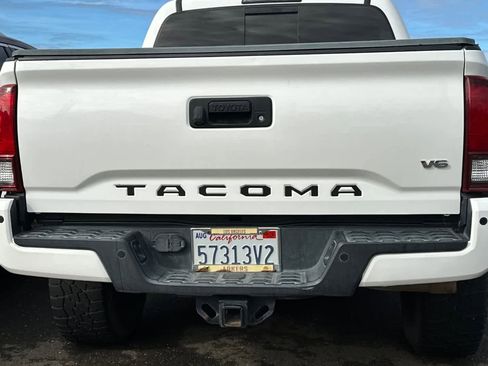 Used 2019 Toyota Tacoma TRD Off-Road image 15