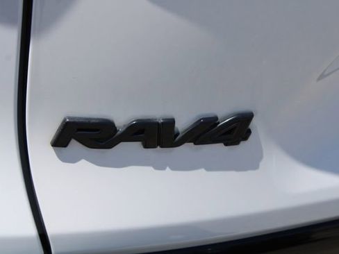 Used 2023 Toyota RAV4 XSE AWD/4WD image 9