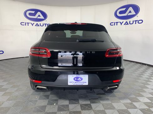 Used 2018 Porsche Macan AWD/4WD image 3