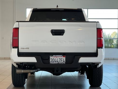 Certified 2025 Toyota Tacoma SR5 image 5