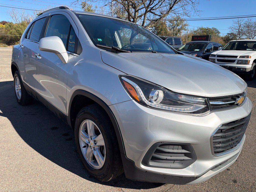 Used 2018 Chevrolet Trax LT w/ LT Convenience Package AWD/4WD image 3
