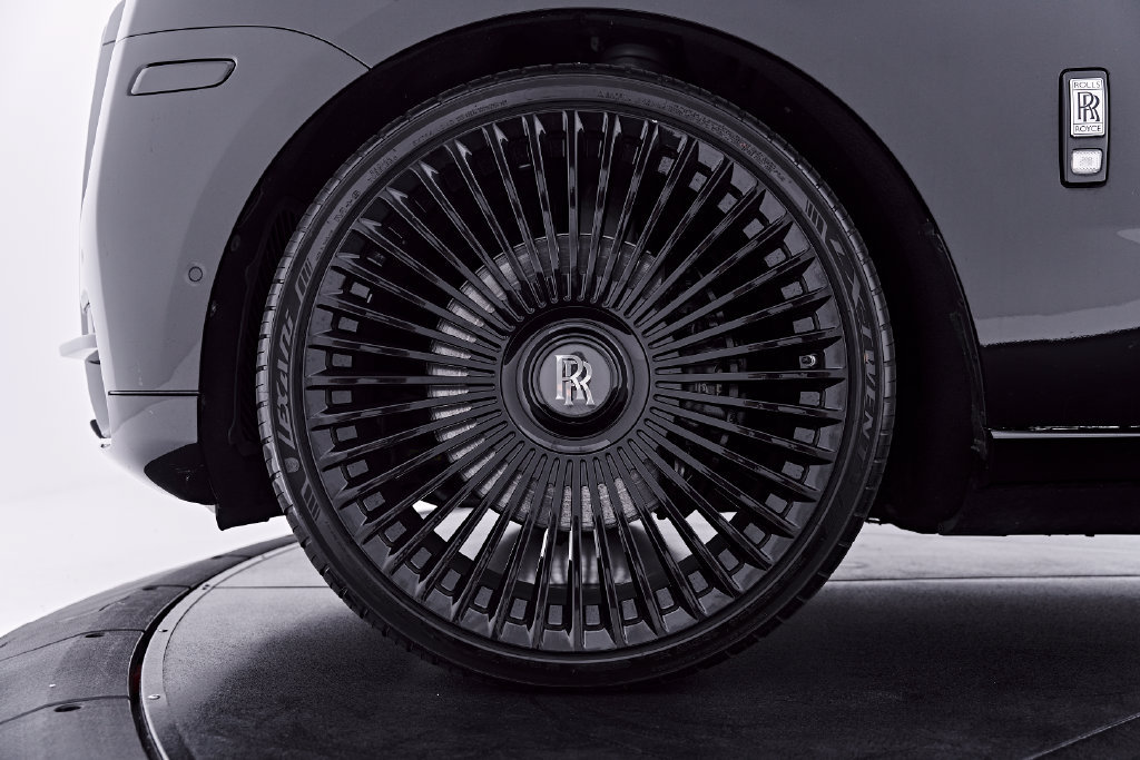 Used 2020 Rolls-Royce Cullinan AWD/4WD image 3