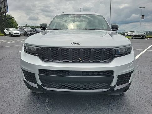 Used 2025 Jeep Grand Cherokee L Laredo AWD/4WD image 2