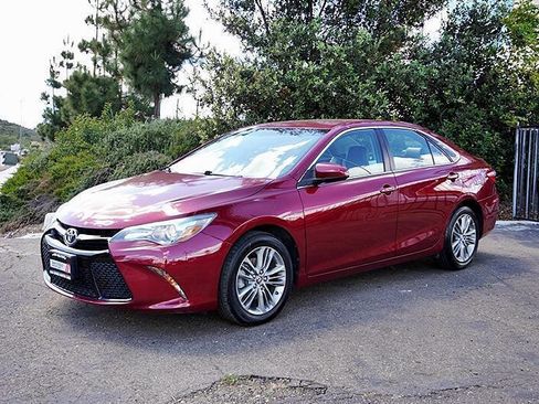 Used 2015 Toyota Camry SE FWD image 6