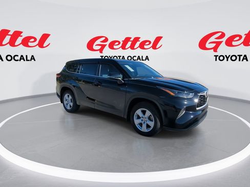 Used 2023 Toyota Highlander L image 2