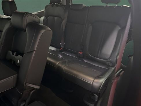 Used 2024 Jeep Wagoneer Series II w/ Flexible Seating Group image 9