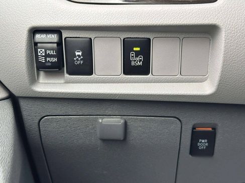 Used 2021 Toyota RAV4 XLE Premium AWD/4WD image 36