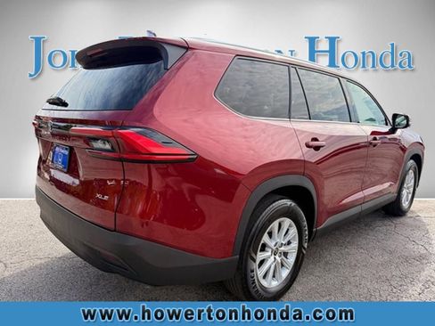 Used 2024 Toyota Grand Highlander AWD image 3
