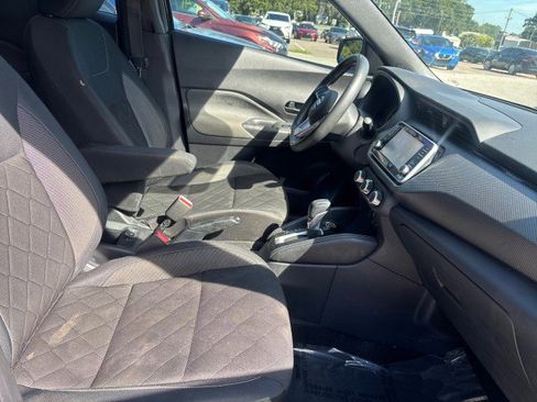 Used 2019 Nissan Kicks S image 13