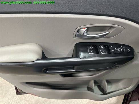 Used 2018 Kia Sedona LX image 29